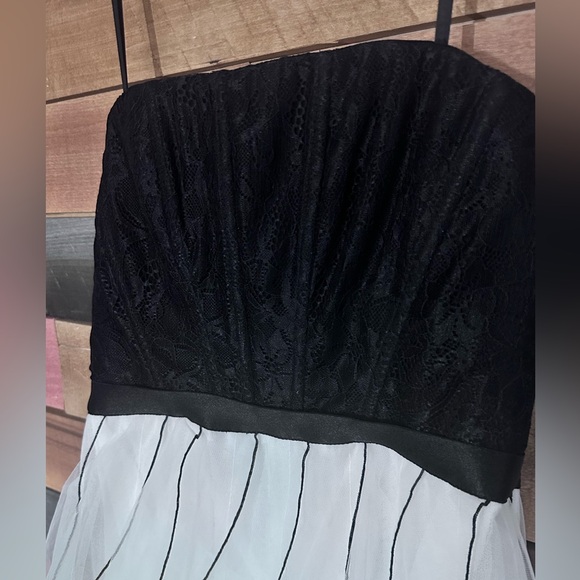 BCBGMAXAZRIA strapless ruffled midi dress in black and white mesh tulle - Picture 6 of 9